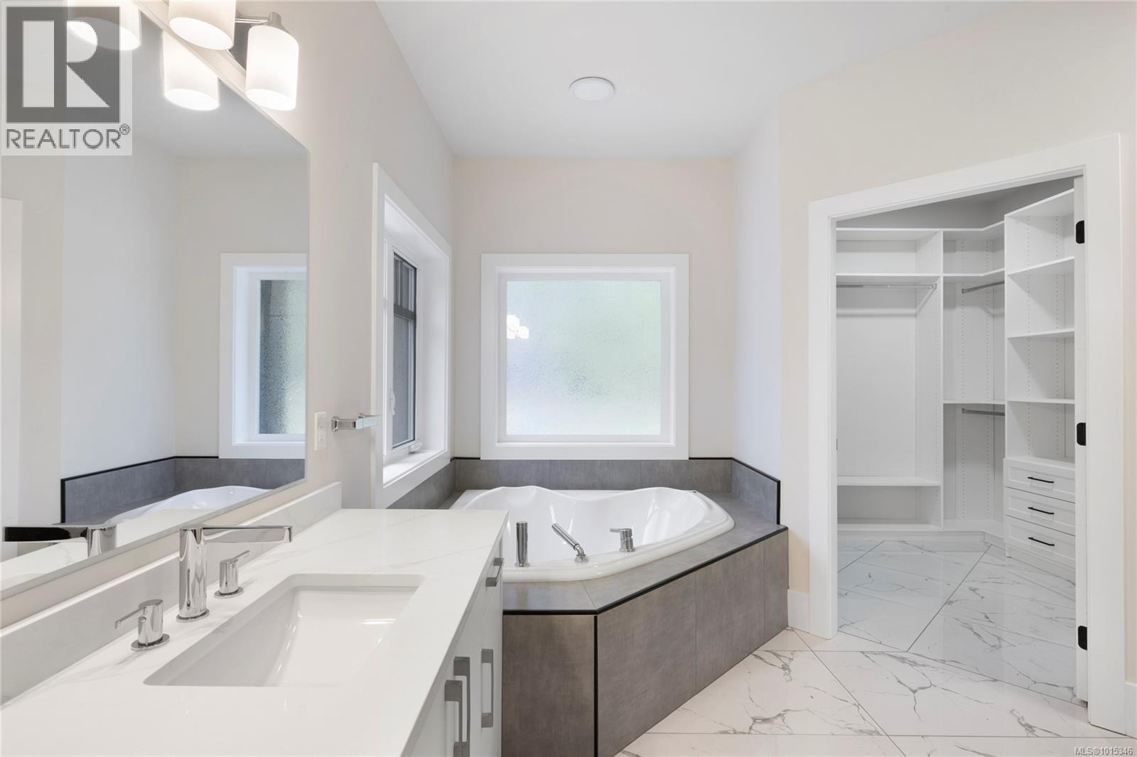 1940 Timberlake Pl, Qualicum Beach