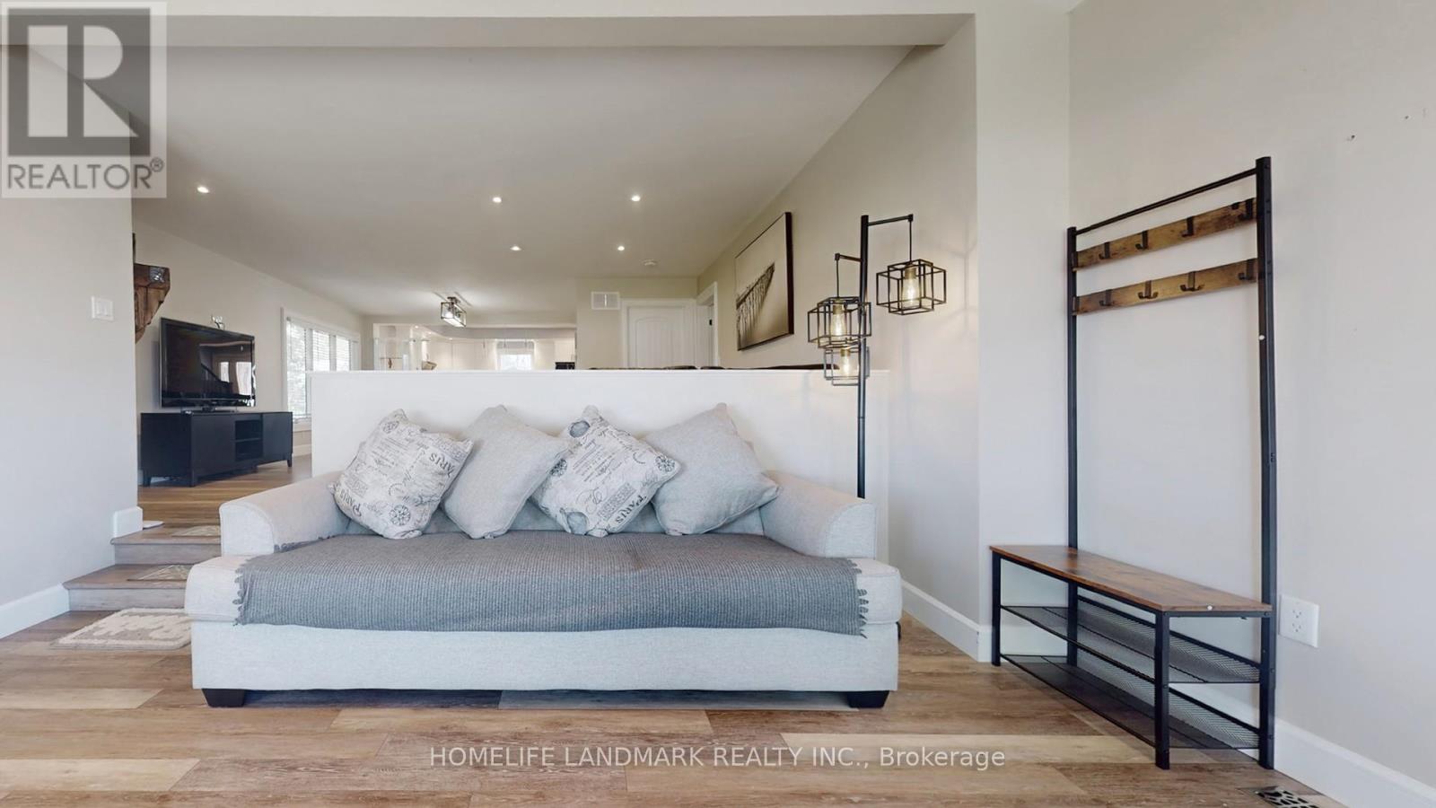 208 LAKESHORE DRIVE - 19