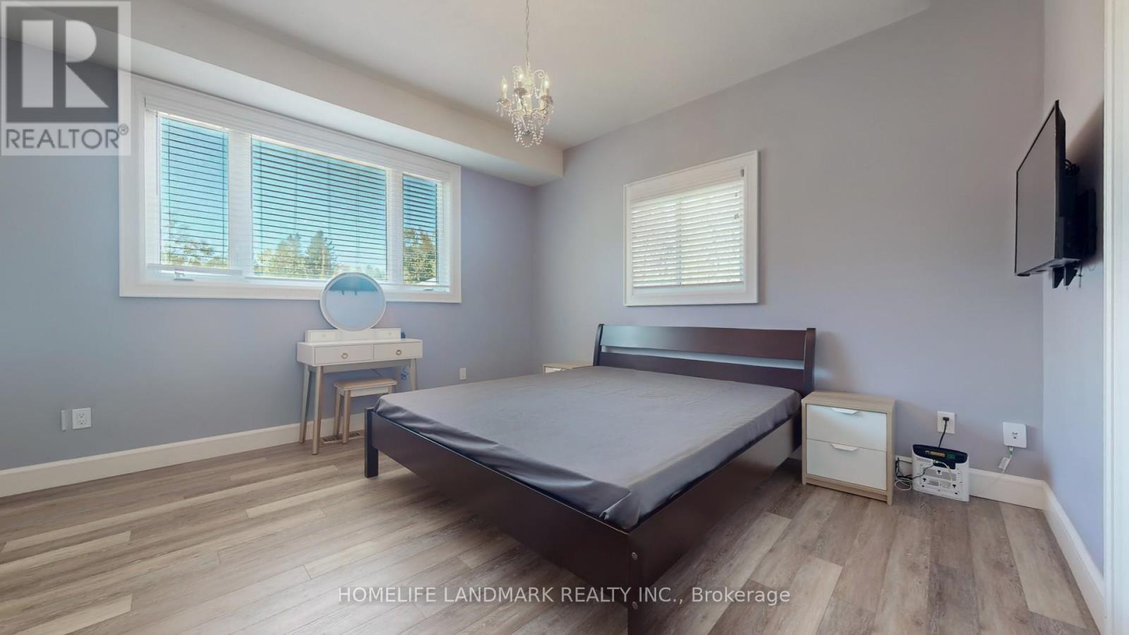208 LAKESHORE DRIVE - 25