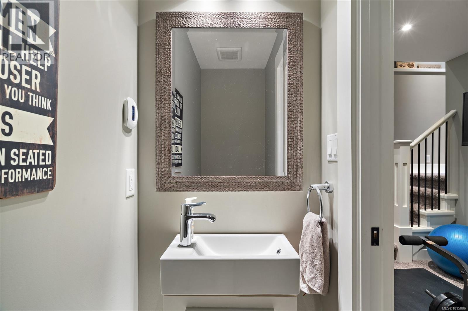  1560 Fremont Place, Saanich