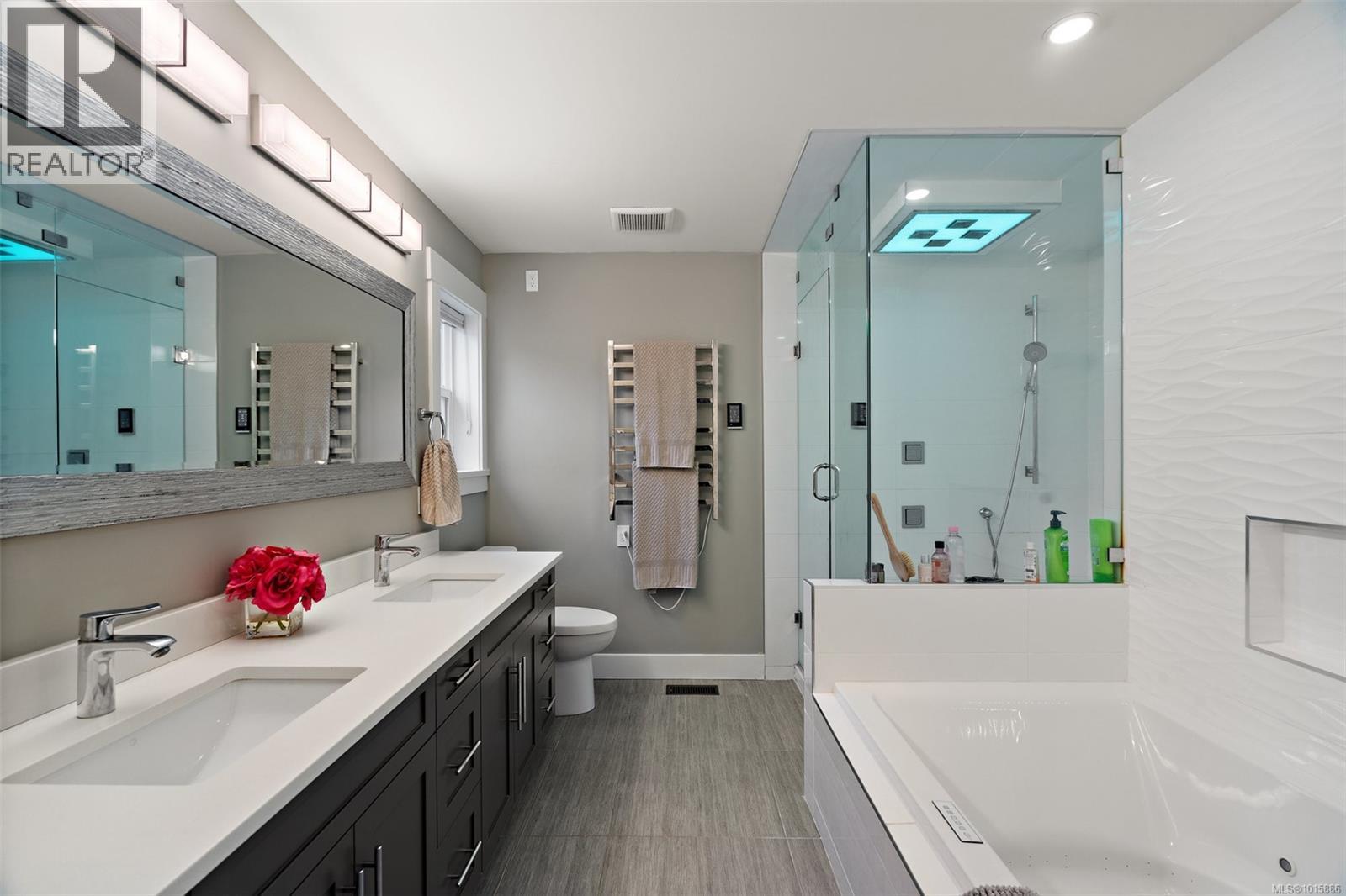  1560 Fremont Place, Saanich