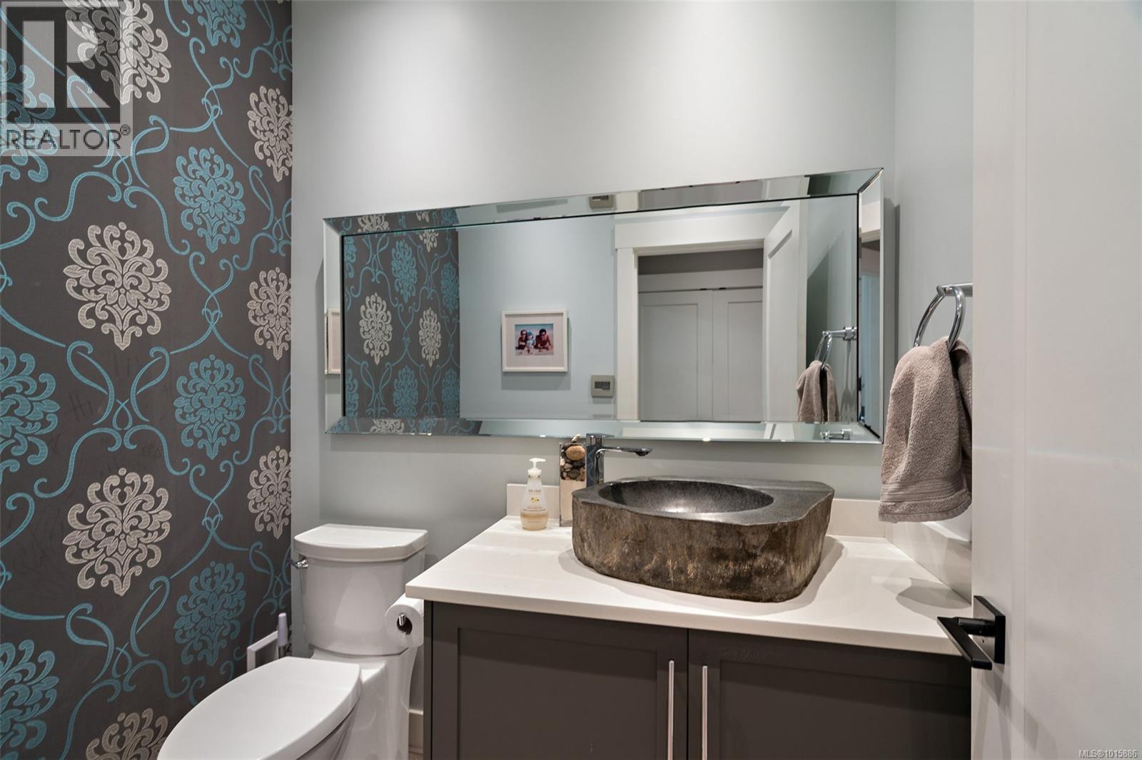  1560 Fremont Place, Saanich