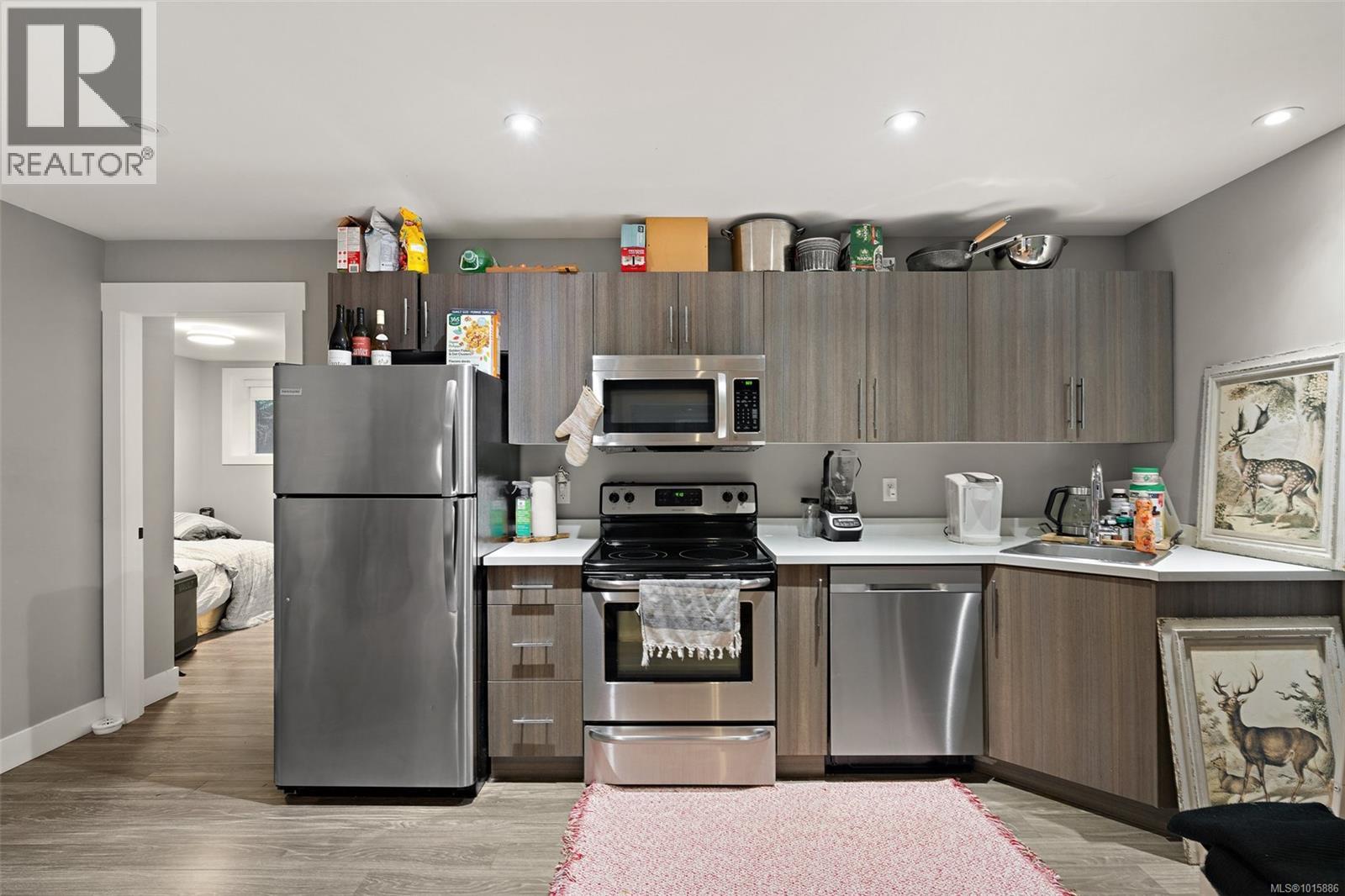  1560 Fremont Place, Saanich