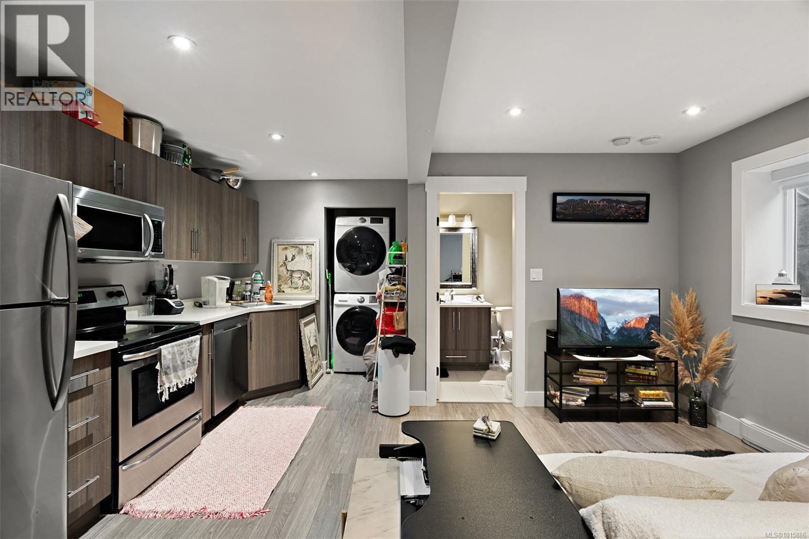  1560 Fremont Place, Saanich
