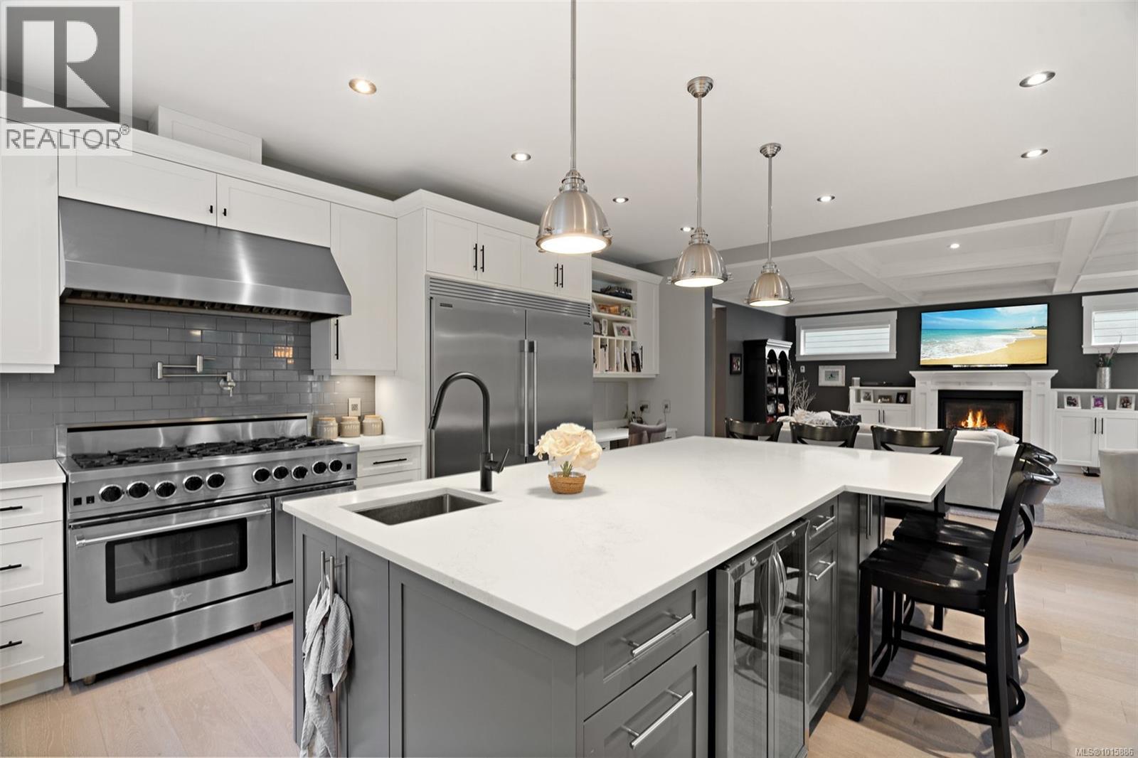  1560 Fremont Place, Saanich