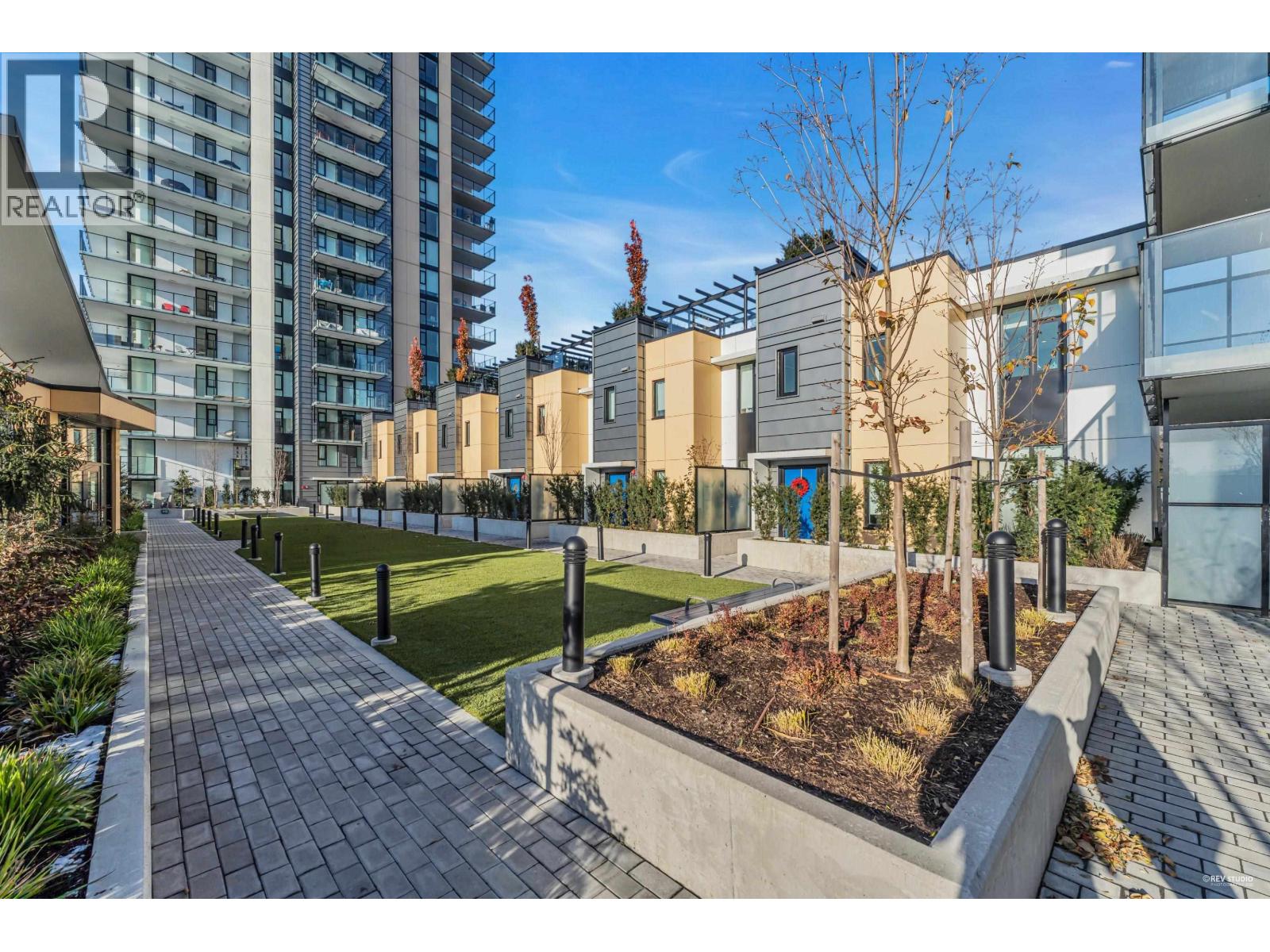 2402 1401 HUNTER STREET, North Vancouver
