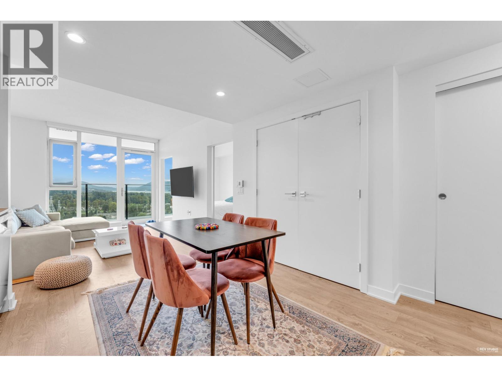 2402 1401 HUNTER STREET, North Vancouver