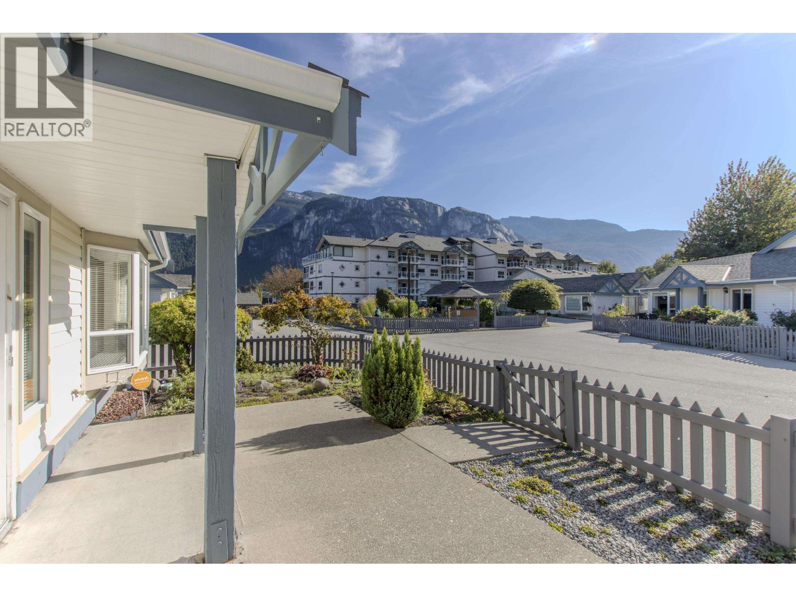 13 1201 PEMBERTON AVENUE, Squamish