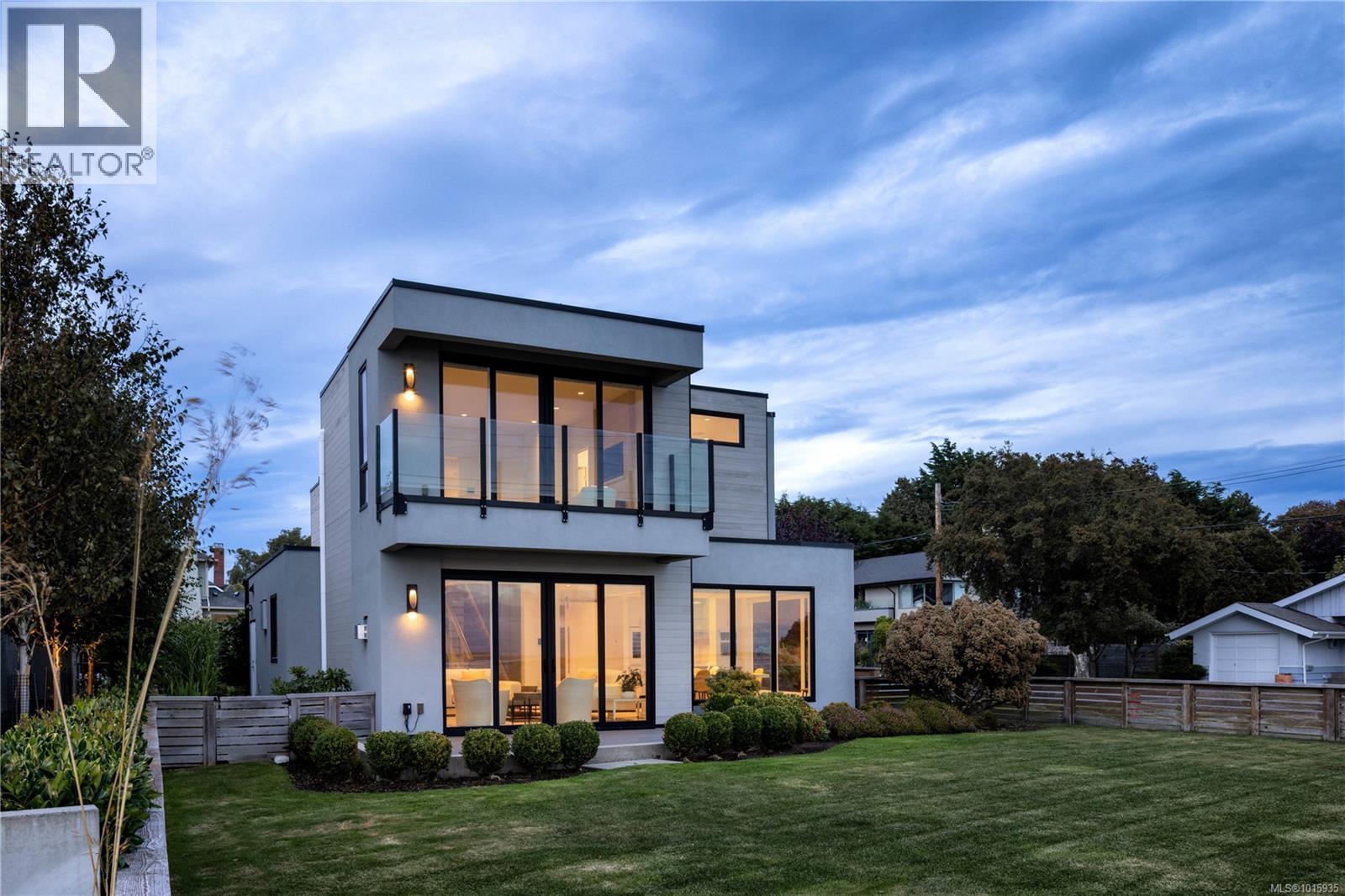  430 St. Patrick Street, Oak Bay