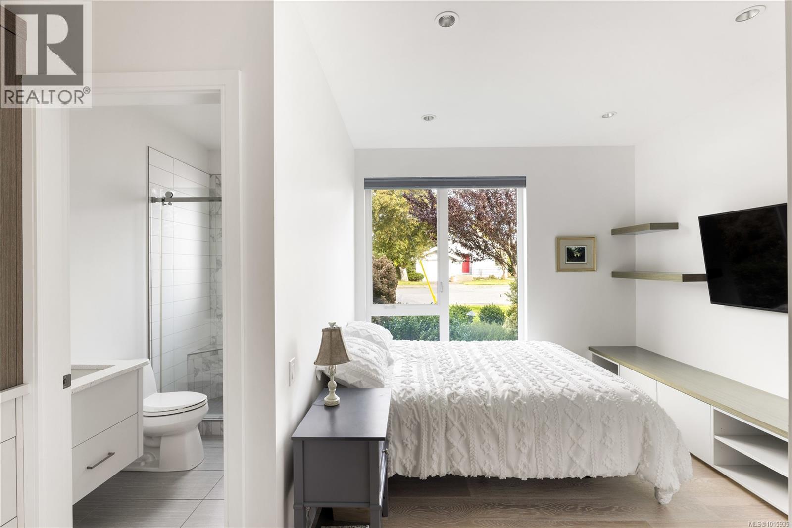  430 St. Patrick Street, Oak Bay
