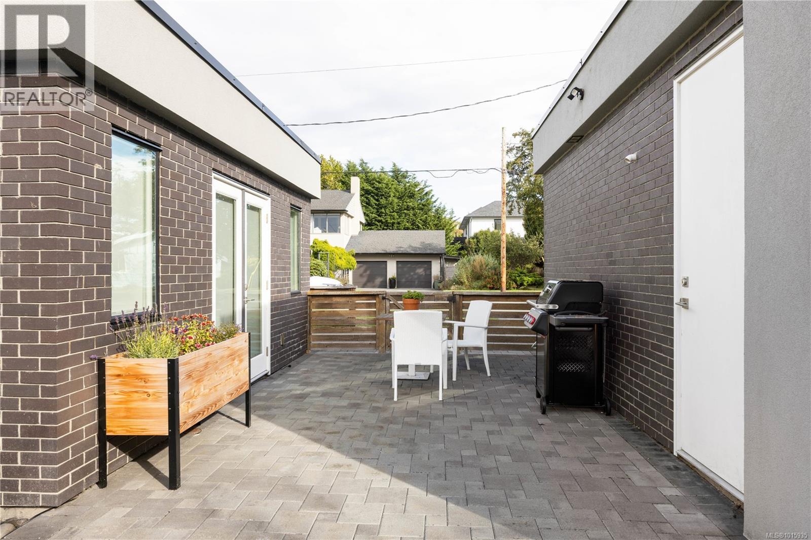  430 St. Patrick Street, Oak Bay