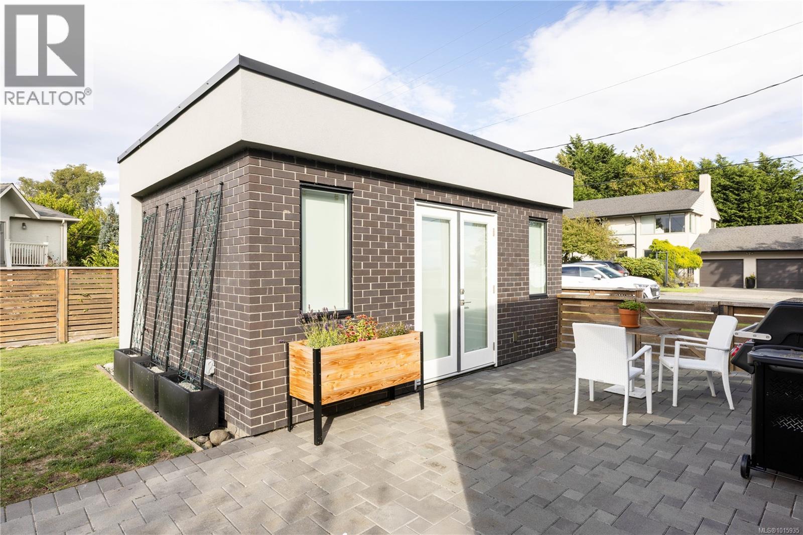 430 St. Patrick Street, Oak Bay