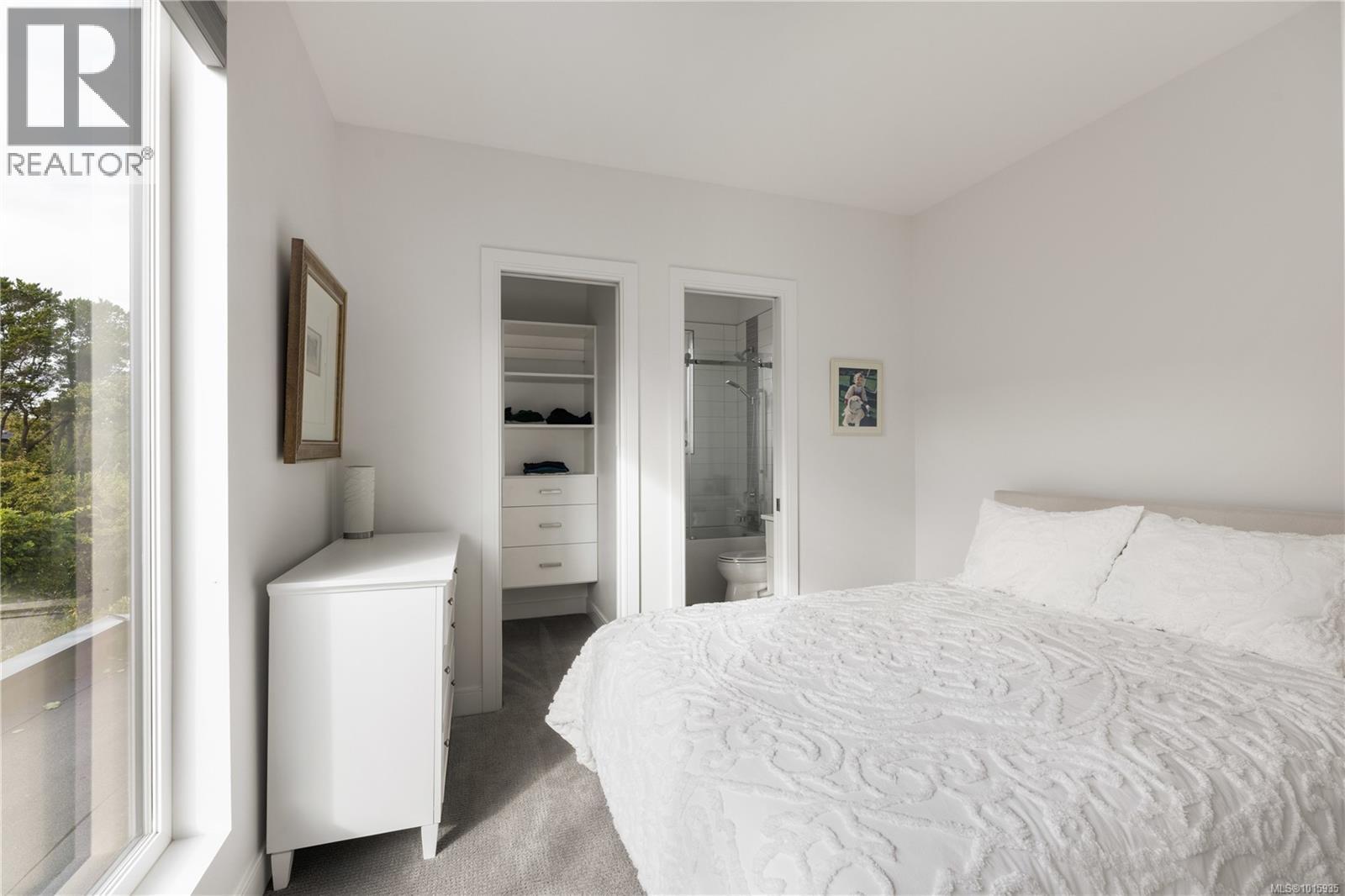  430 St. Patrick Street, Oak Bay