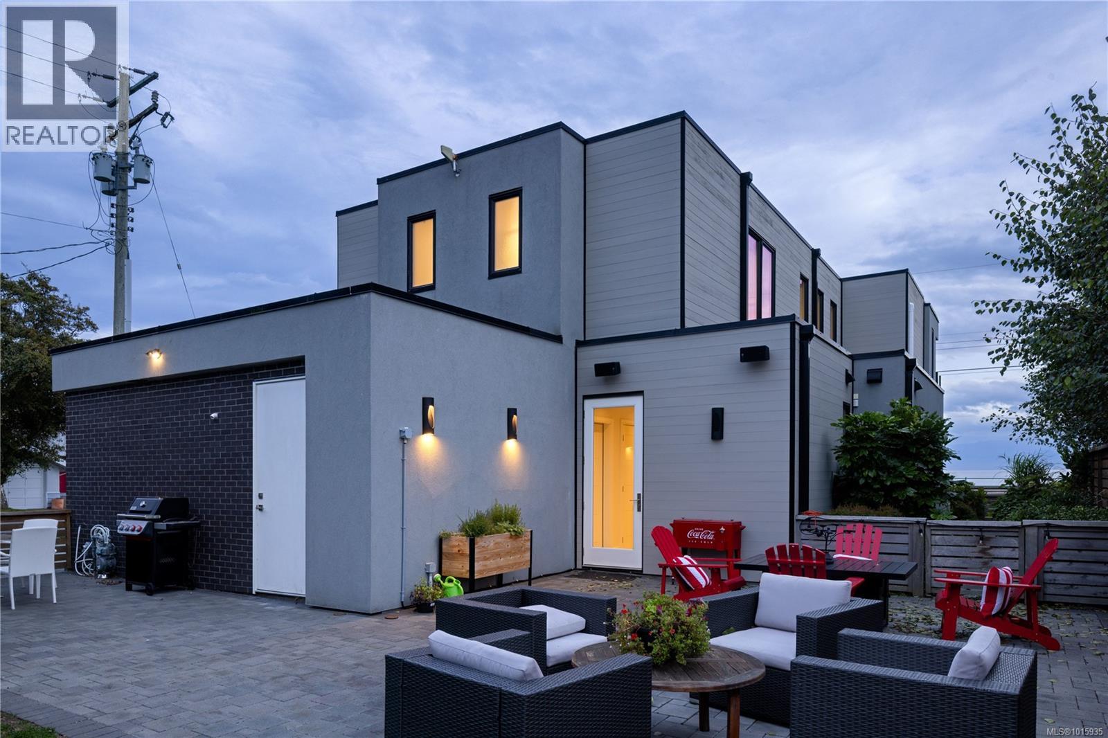  430 St. Patrick Street, Oak Bay
