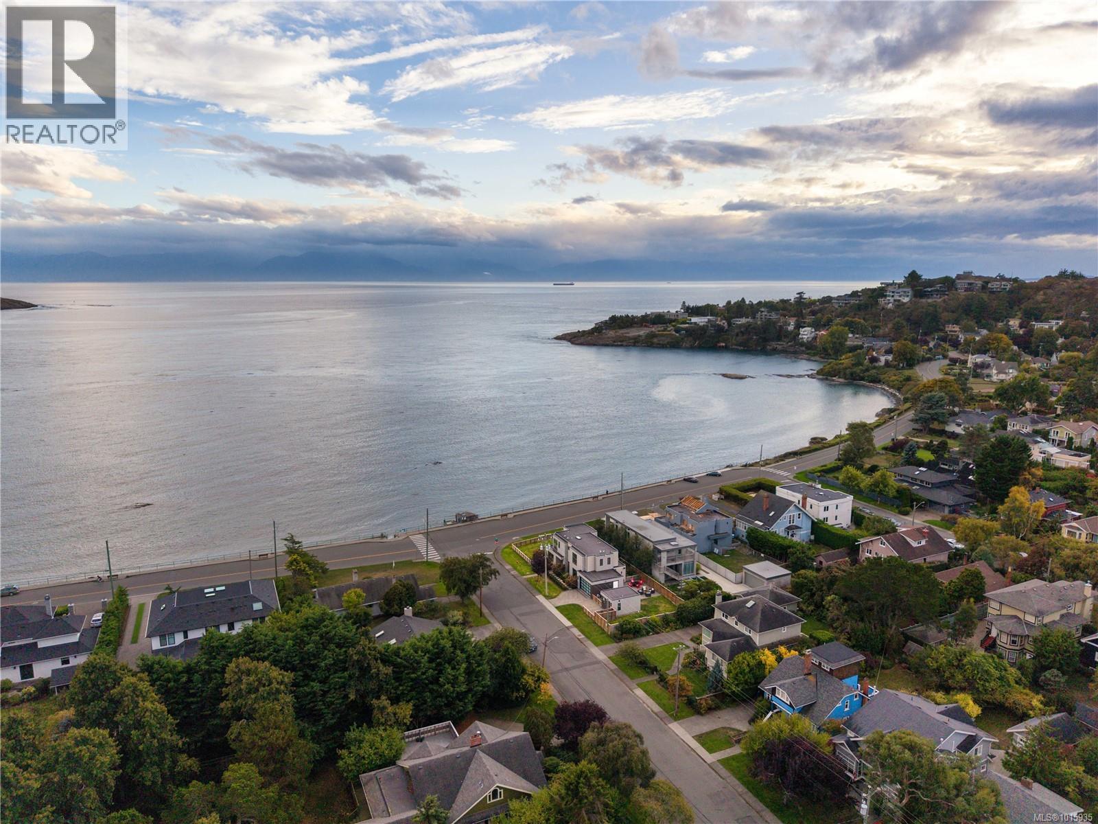 430 St. Patrick Street, Oak Bay