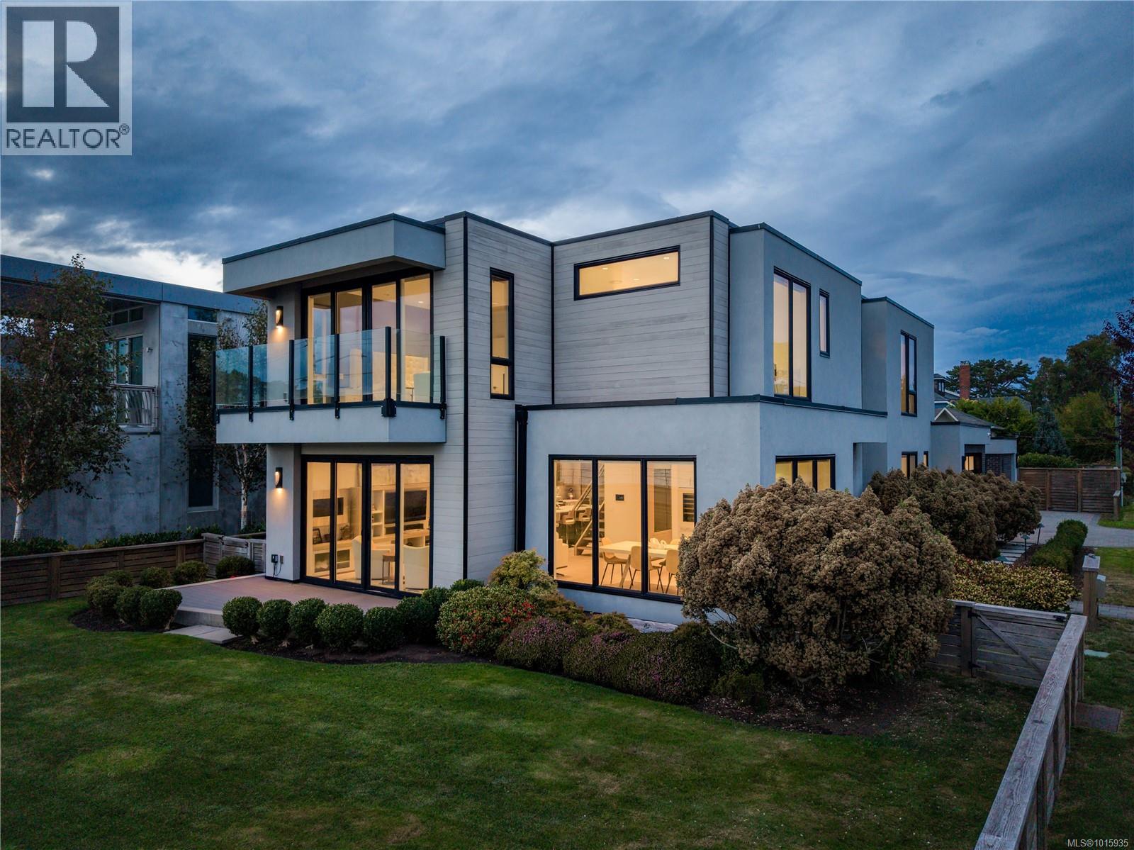  430 St. Patrick Street, Oak Bay