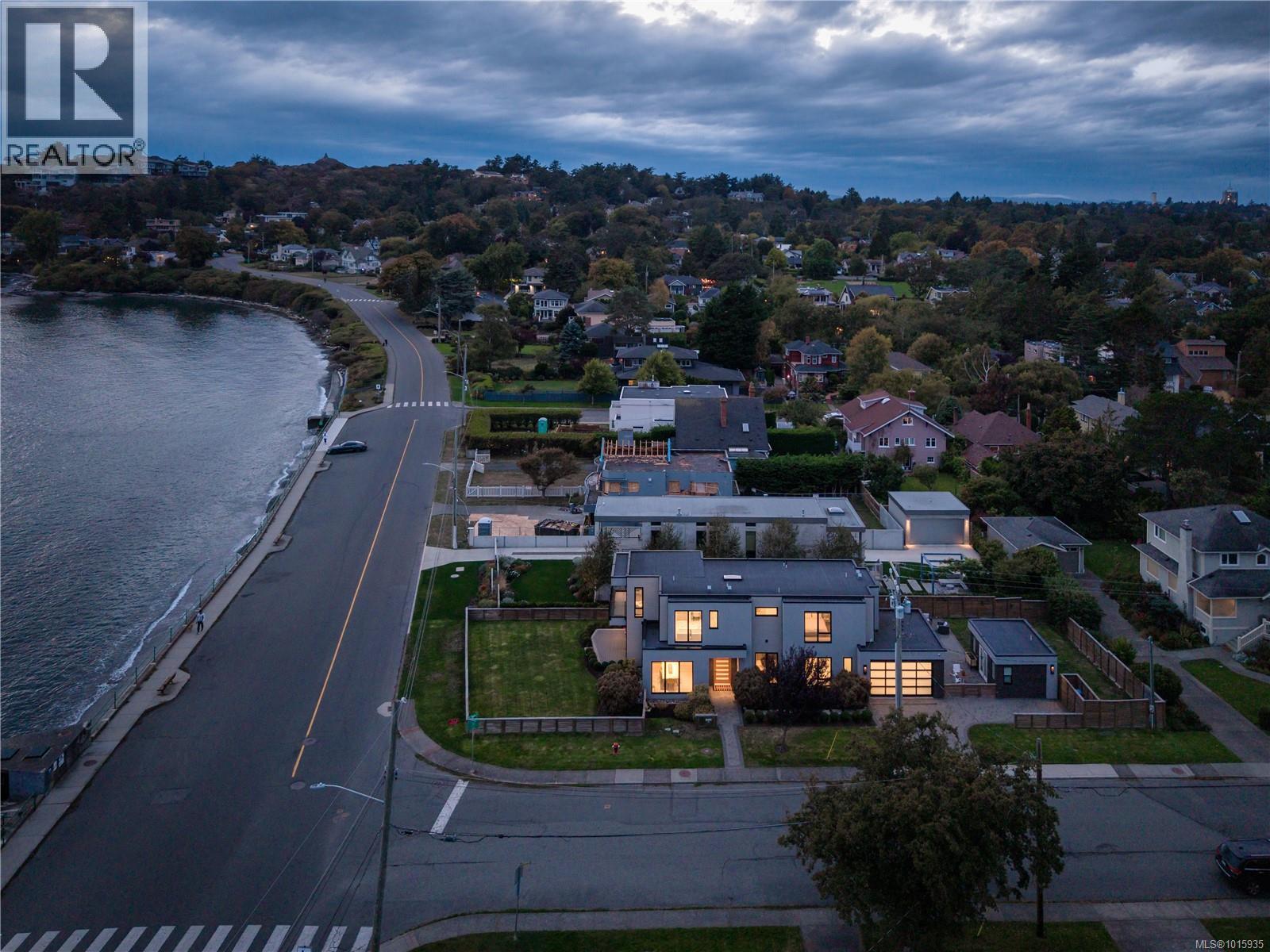  430 St. Patrick Street, Oak Bay