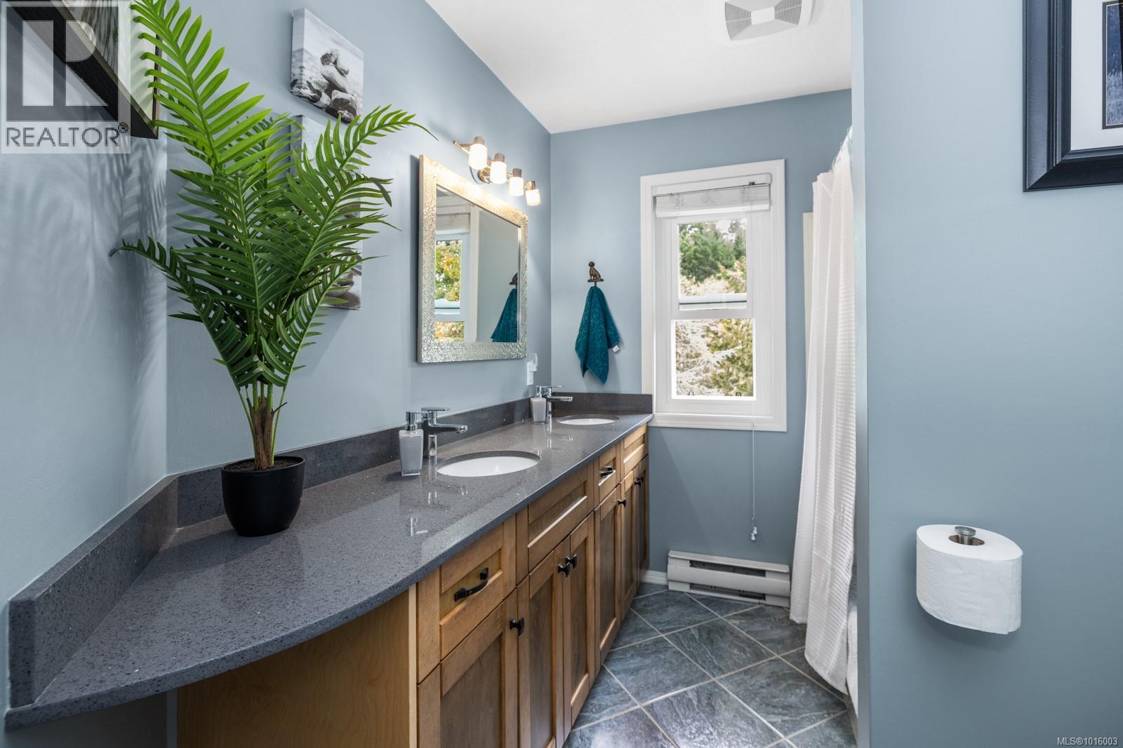  567 Maple Mountain Road, Duncan