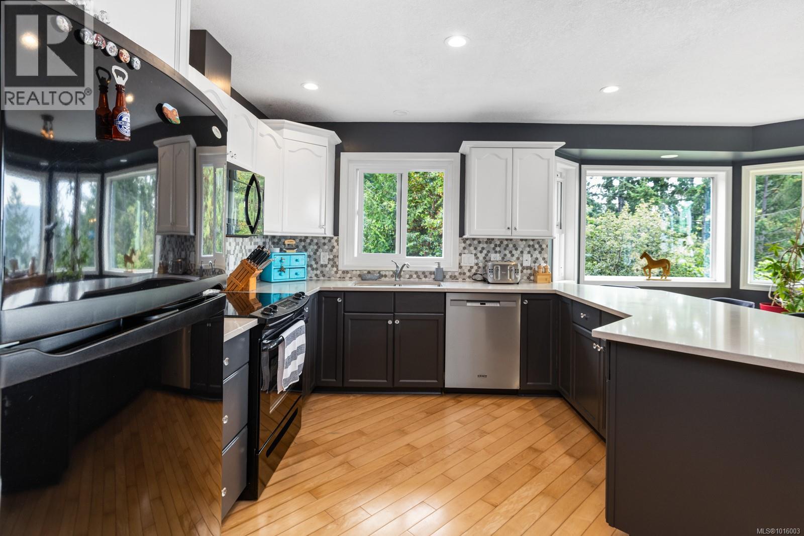  567 Maple Mountain Road, Duncan