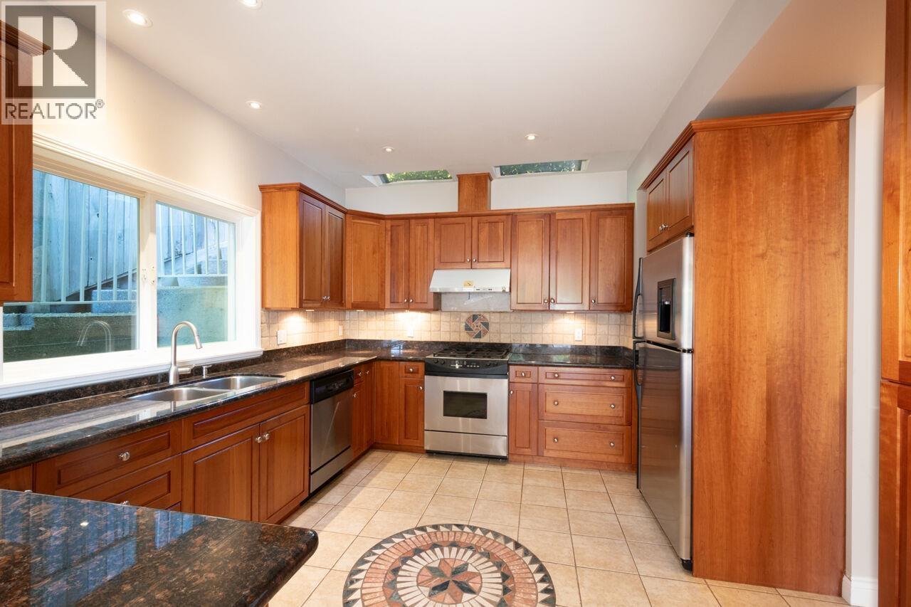 4080 ST. PAULS AVENUE, North Vancouver