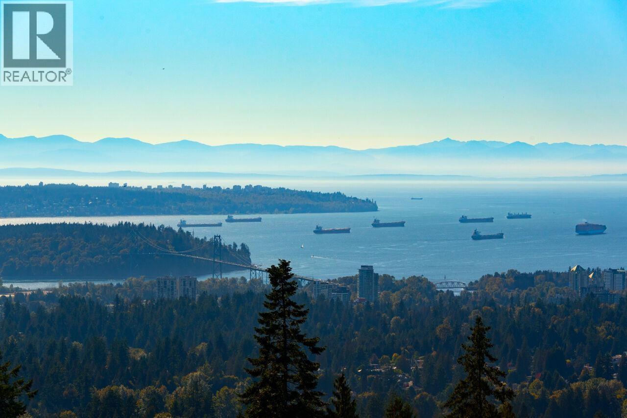 4080 ST. PAULS AVENUE, North Vancouver