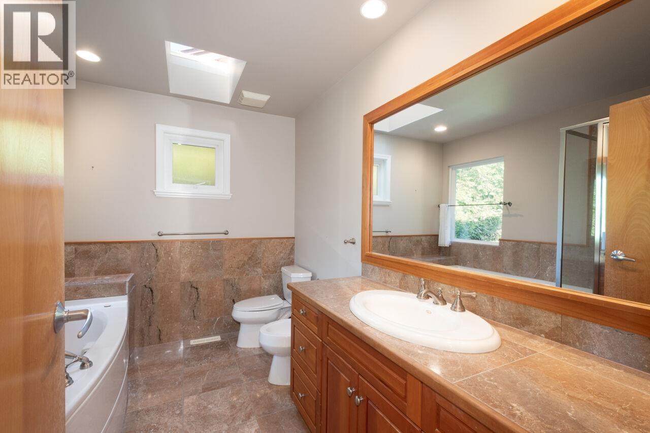 4080 ST. PAULS AVENUE, North Vancouver