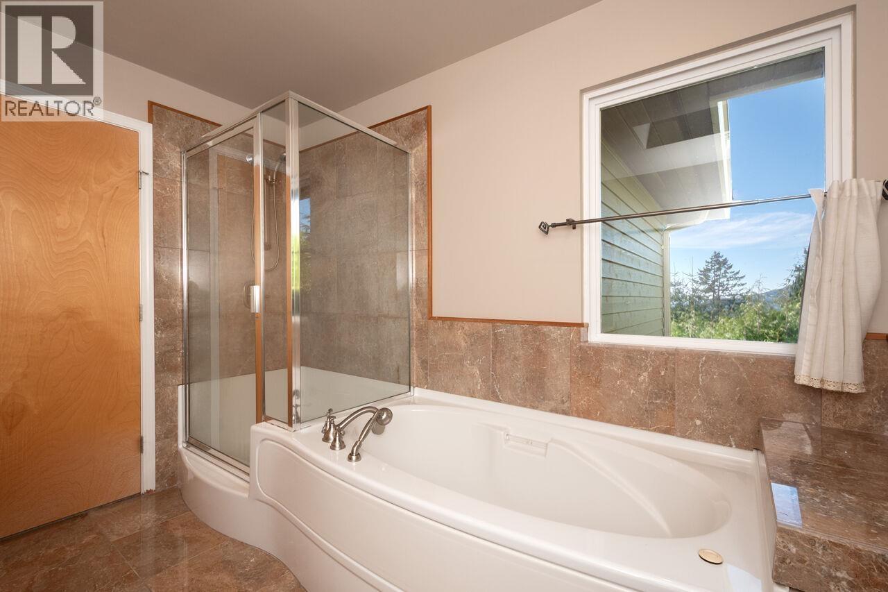 4080 ST. PAULS AVENUE, North Vancouver