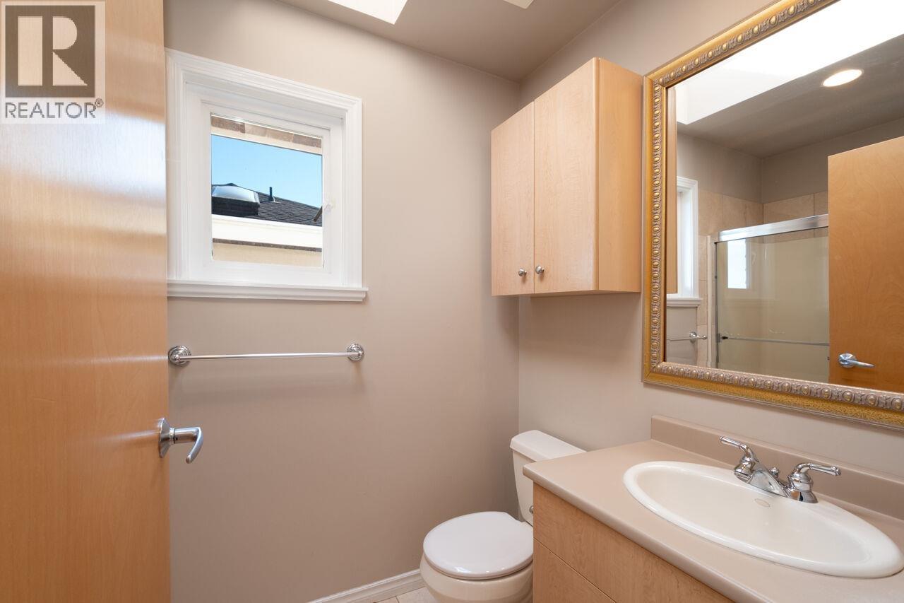 4080 ST. PAULS AVENUE, North Vancouver