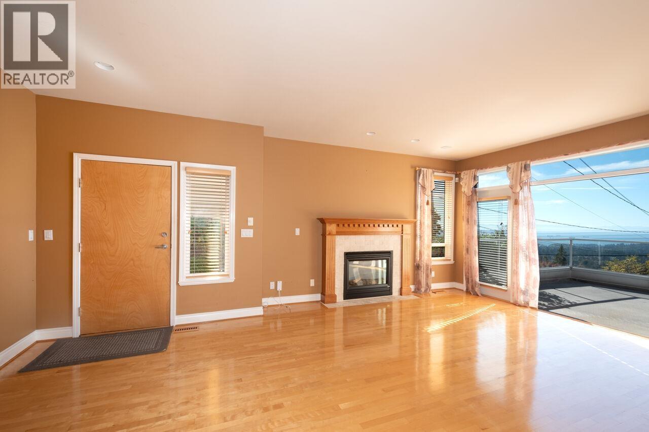 4080 ST. PAULS AVENUE, North Vancouver