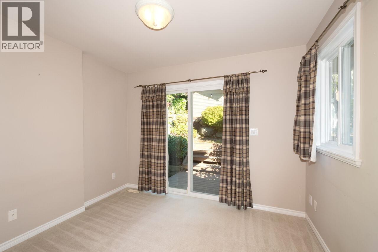 4080 ST. PAULS AVENUE, North Vancouver