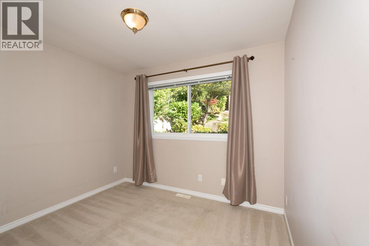 4080 ST. PAULS AVENUE, North Vancouver