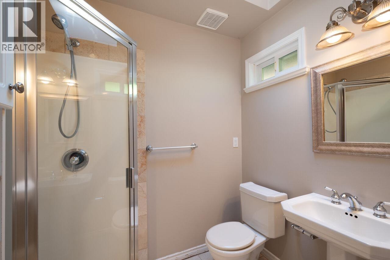 4080 ST. PAULS AVENUE, North Vancouver