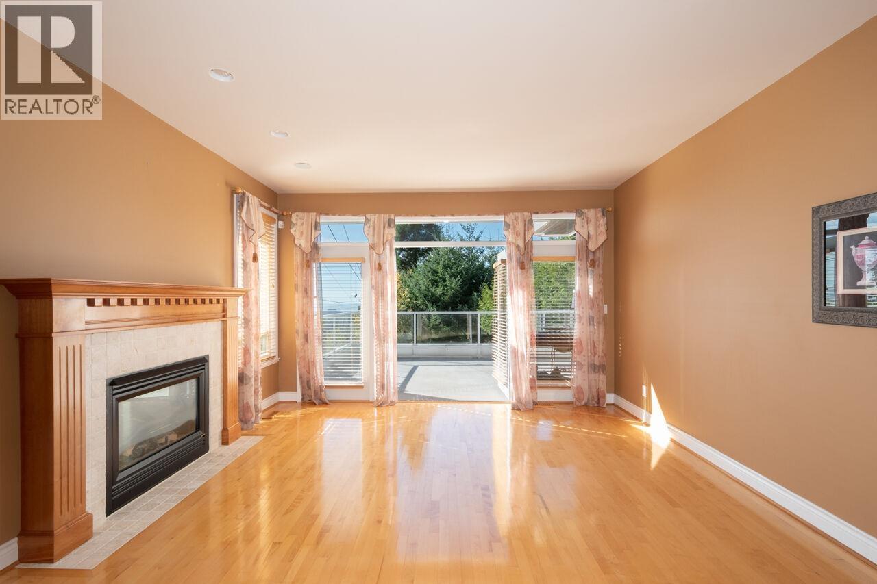 4080 ST. PAULS AVENUE, North Vancouver