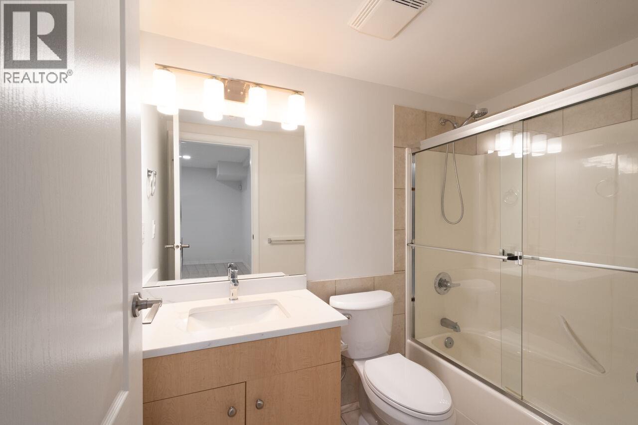 4080 ST. PAULS AVENUE, North Vancouver