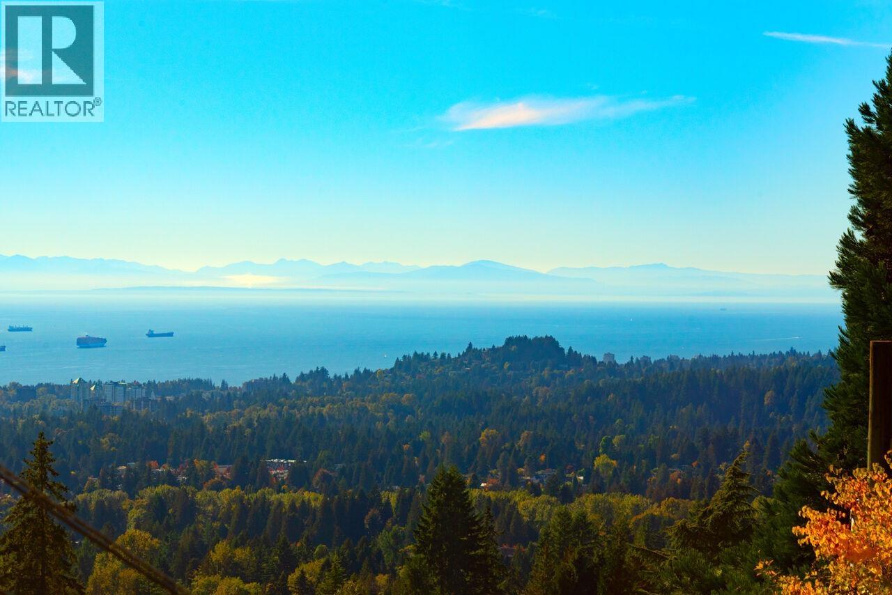 4080 ST. PAULS AVENUE, North Vancouver