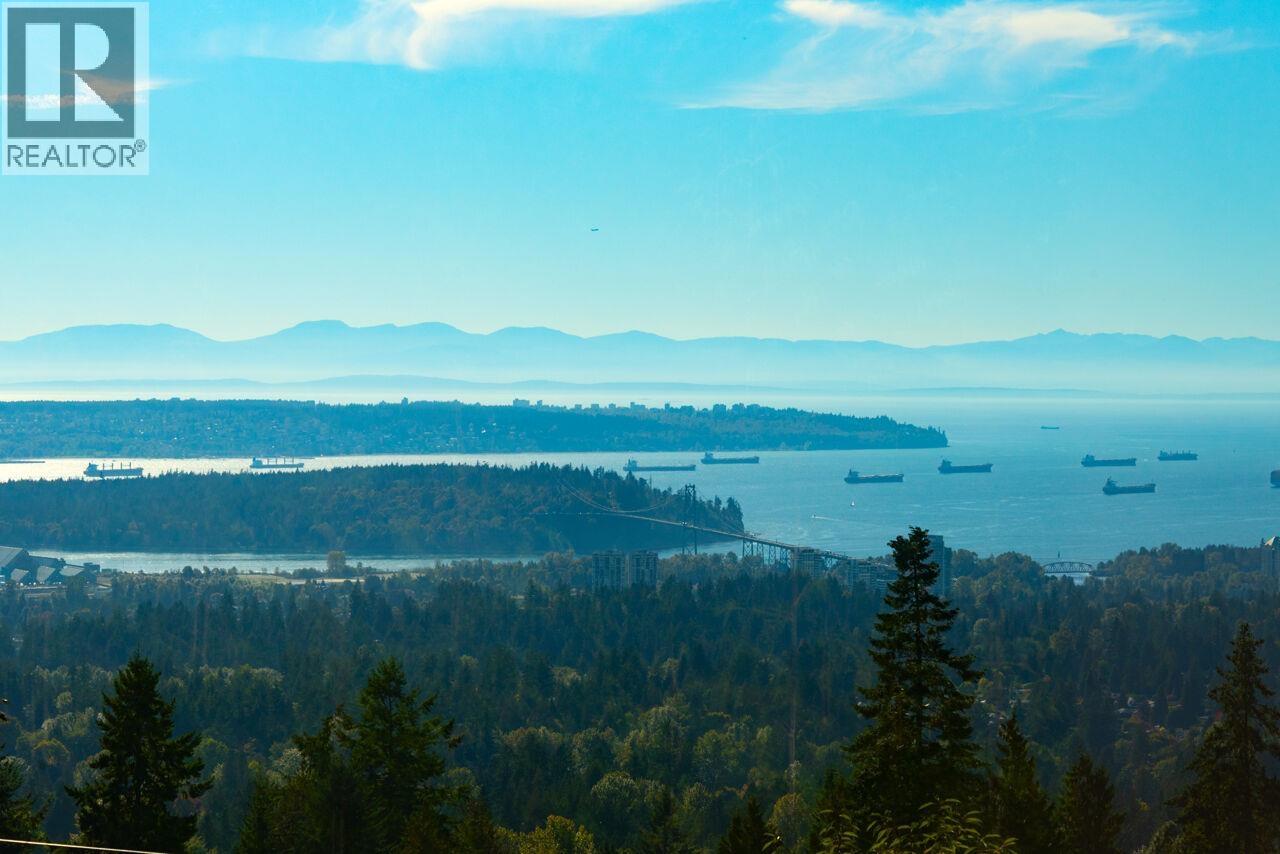 4080 ST. PAULS AVENUE, North Vancouver