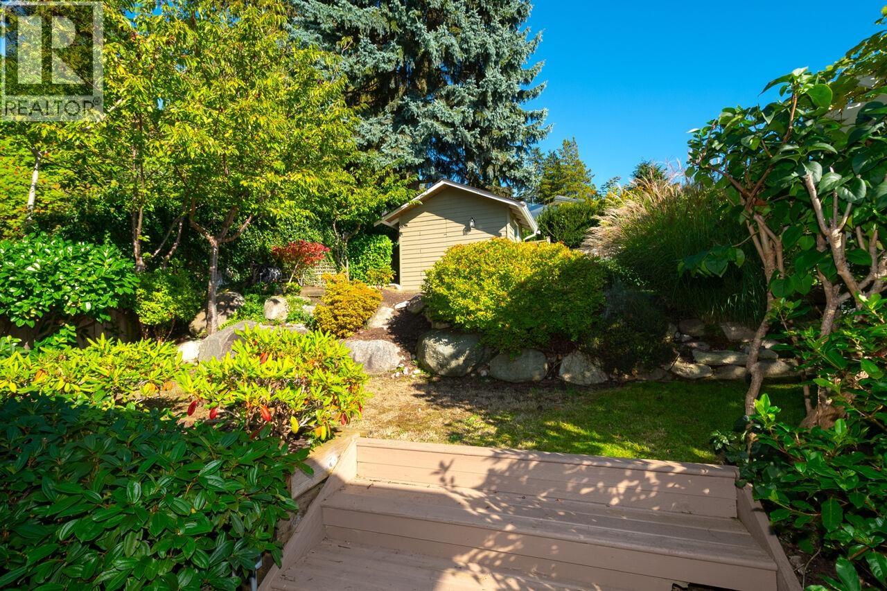 4080 ST. PAULS AVENUE, North Vancouver