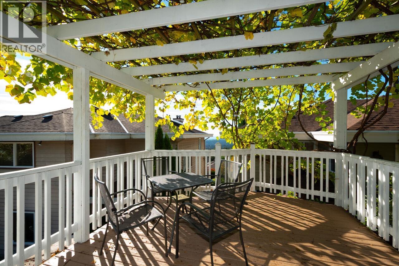 4080 ST. PAULS AVENUE, North Vancouver