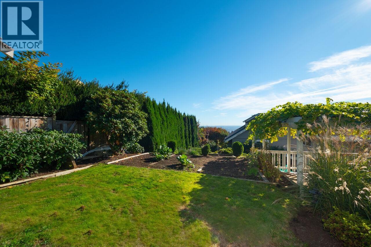 4080 ST. PAULS AVENUE, North Vancouver