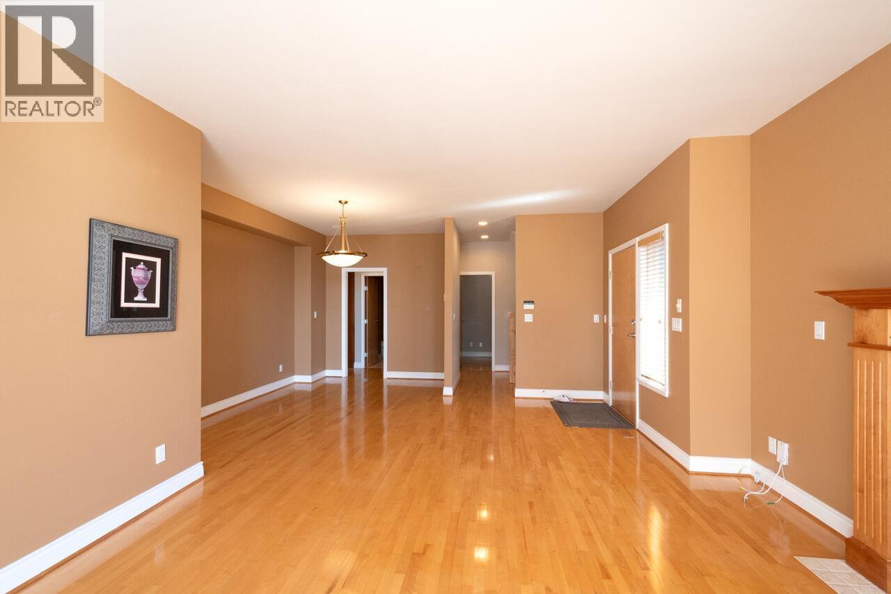 4080 ST. PAULS AVENUE, North Vancouver