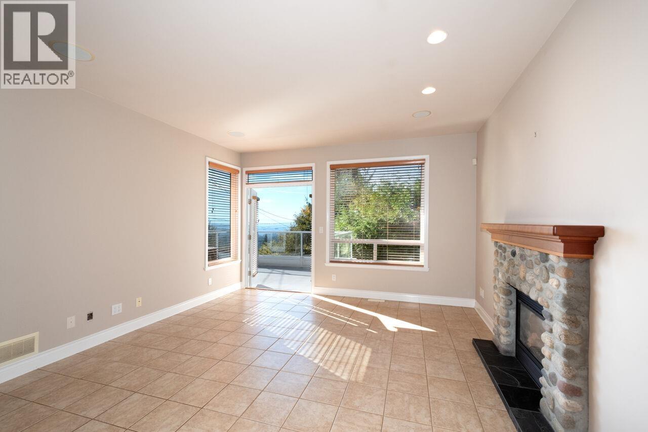 4080 ST. PAULS AVENUE, North Vancouver