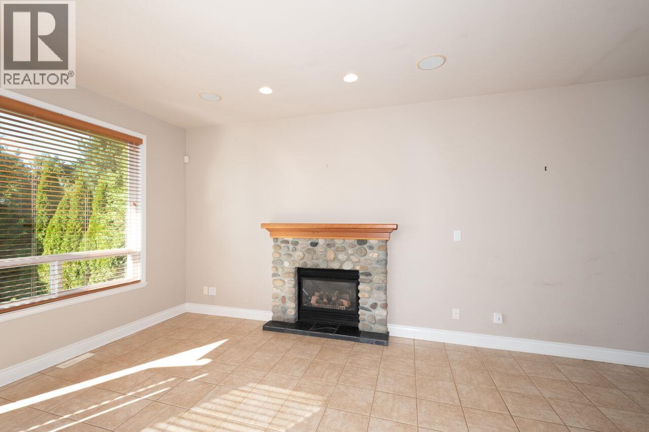 4080 ST. PAULS AVENUE, North Vancouver