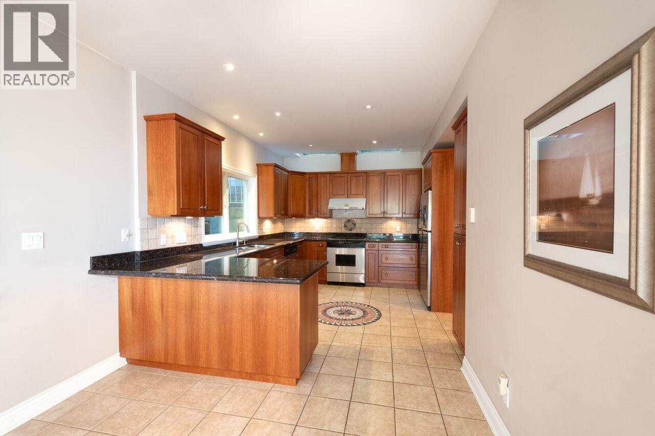 4080 ST. PAULS AVENUE, North Vancouver