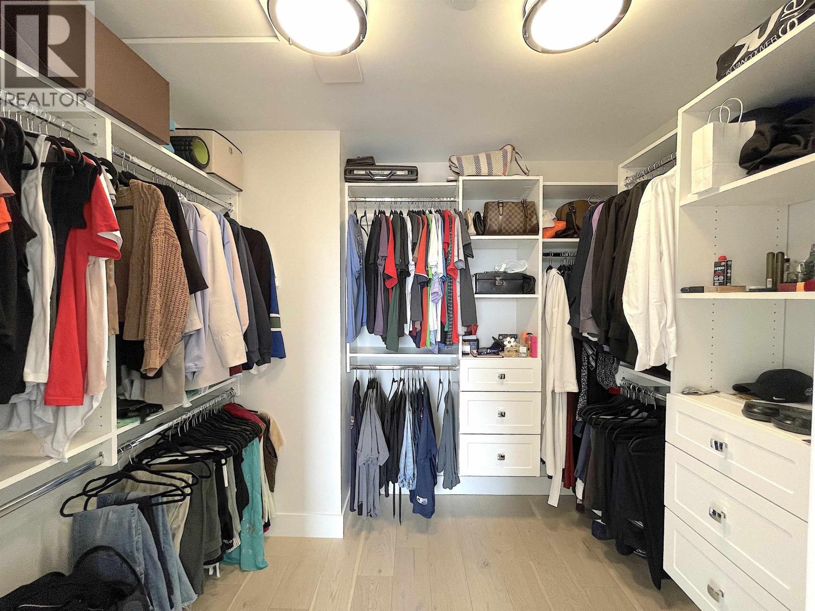 1633 SE MARINE DRIVE, Vancouver