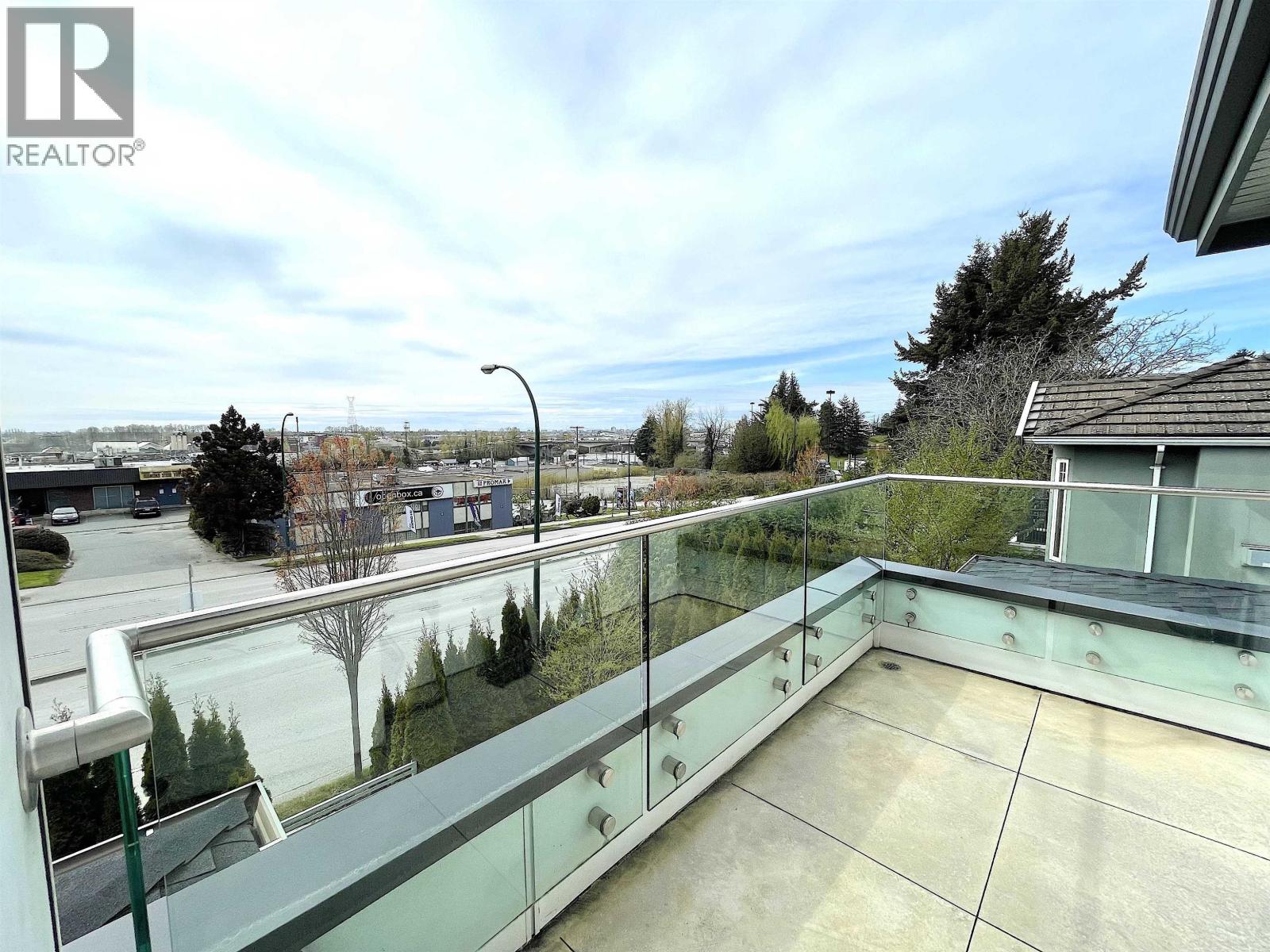 1633 SE MARINE DRIVE, Vancouver