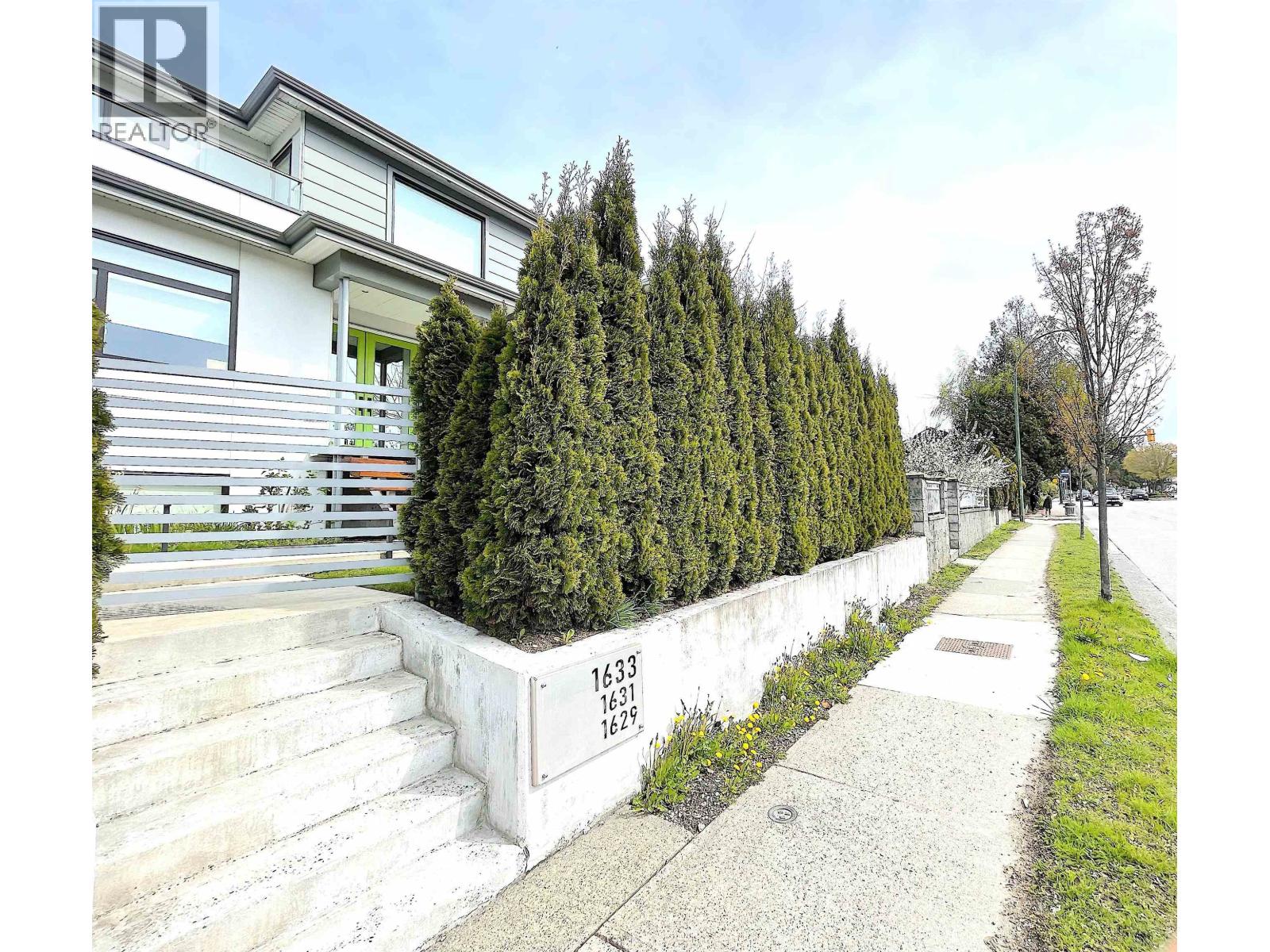1633 SE MARINE DRIVE, Vancouver