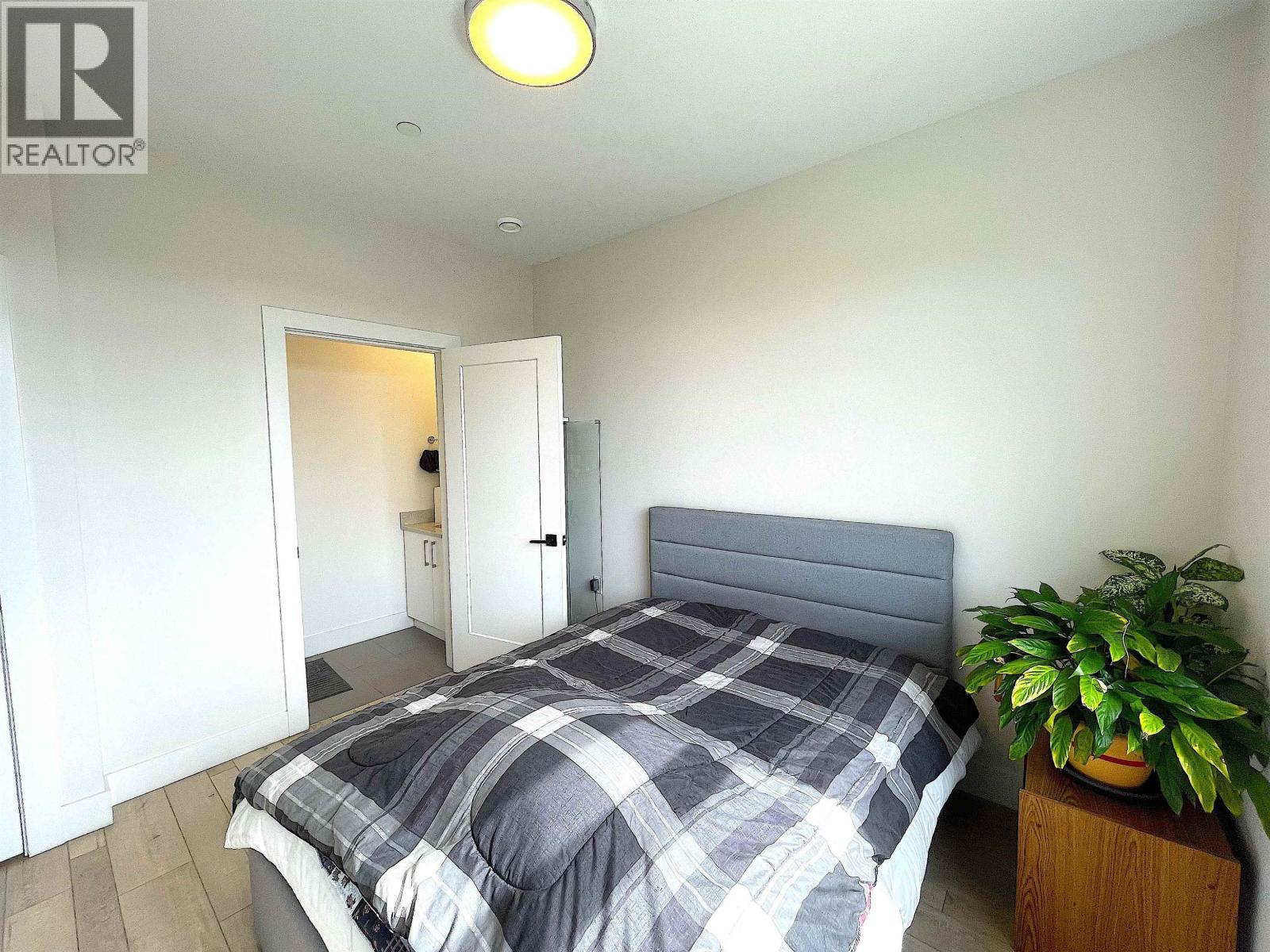 1633 SE MARINE DRIVE, Vancouver