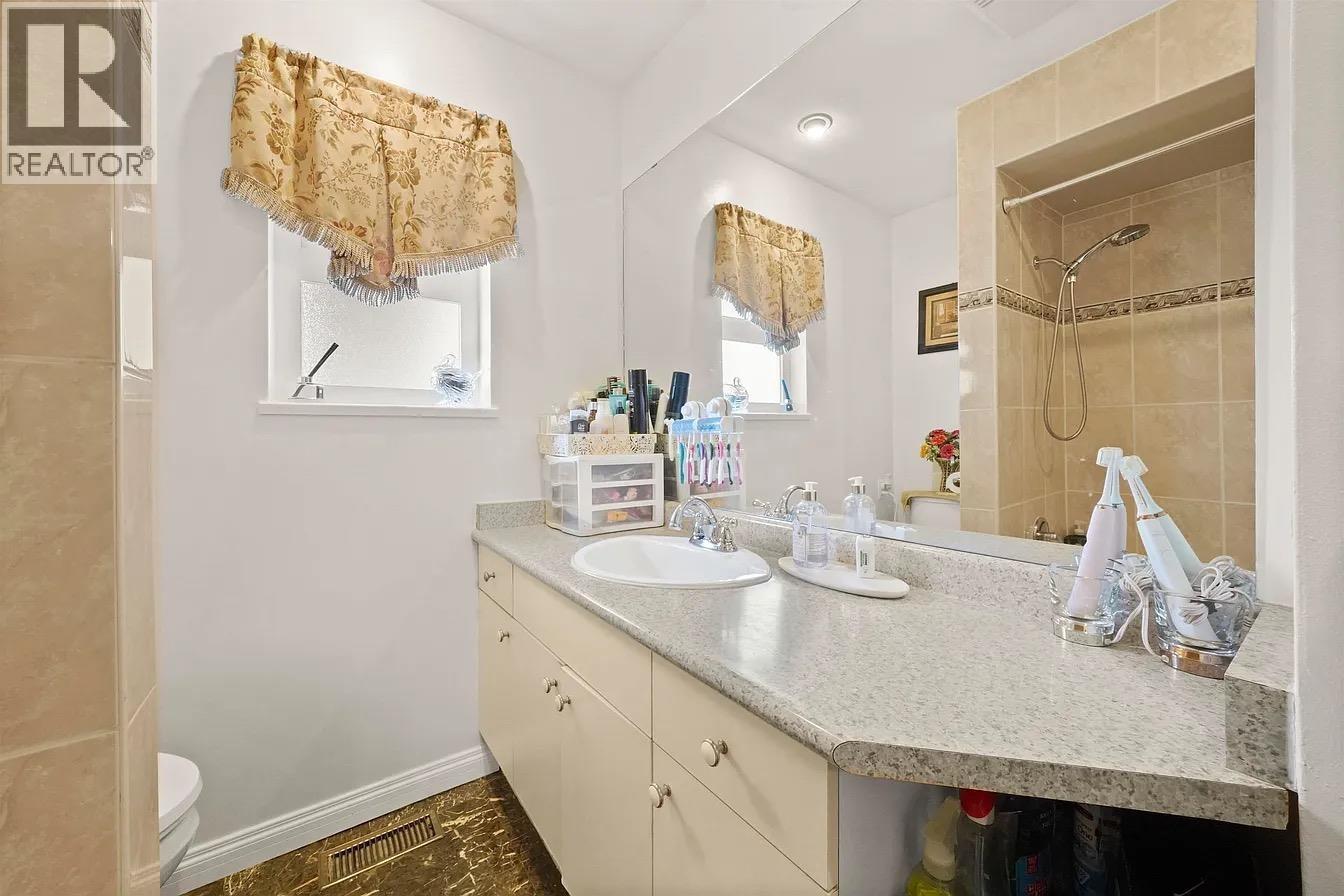 2374 E 33RD AVENUE, Vancouver