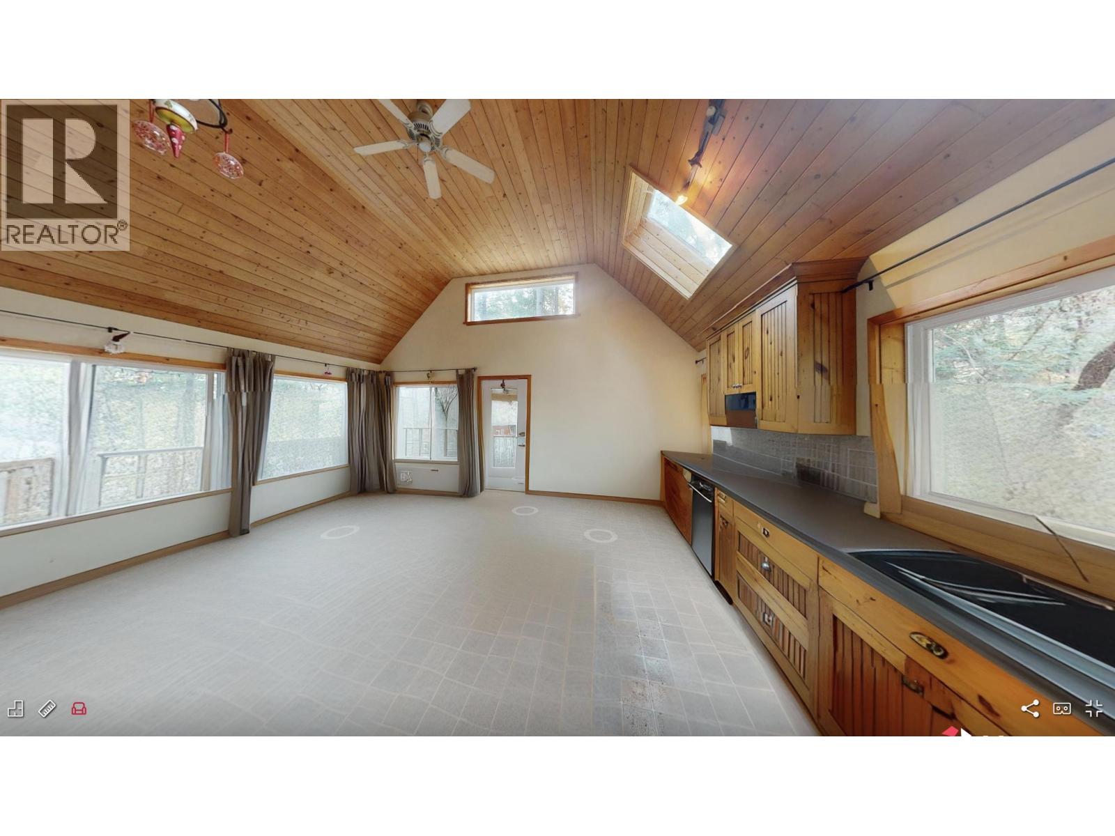 House in Galiano Island - Image 17
