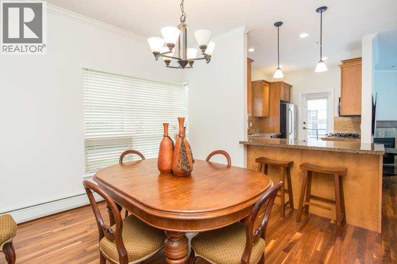 10 3150 SUNNYHURST ROAD, North Vancouver